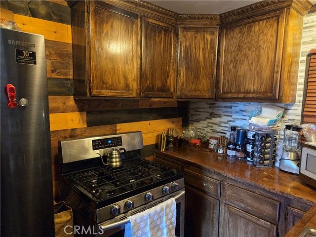 23553 Lake Drive, Crestline, CA 92325