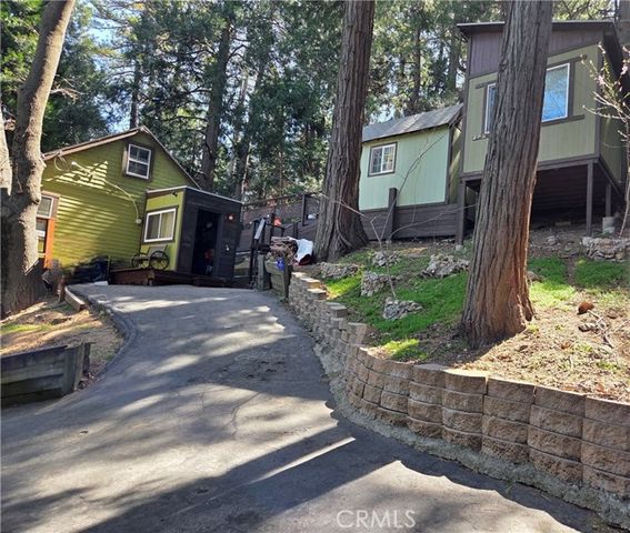23553 Lake Drive, Crestline, CA 92325