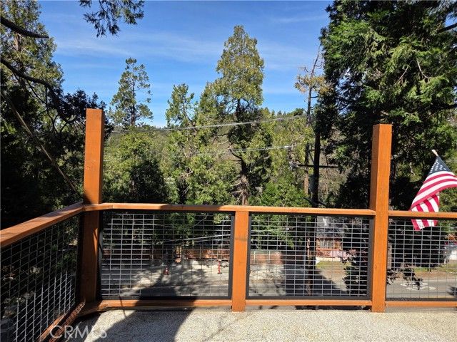23553 Lake Drive, Crestline, CA 92325