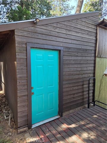 23553 Lake Drive, Crestline, CA 92325