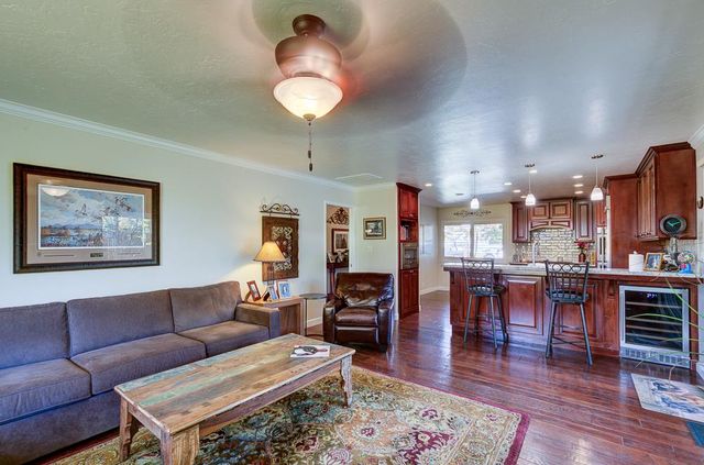 1059 W Stuart Avenue, Fresno, CA 93711