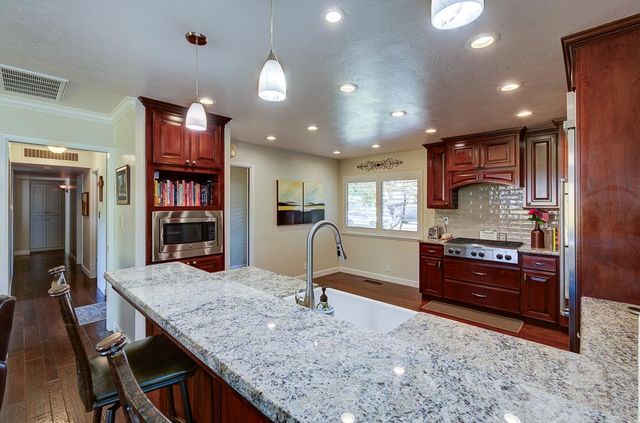 1059 W Stuart Avenue, Fresno, CA 93711