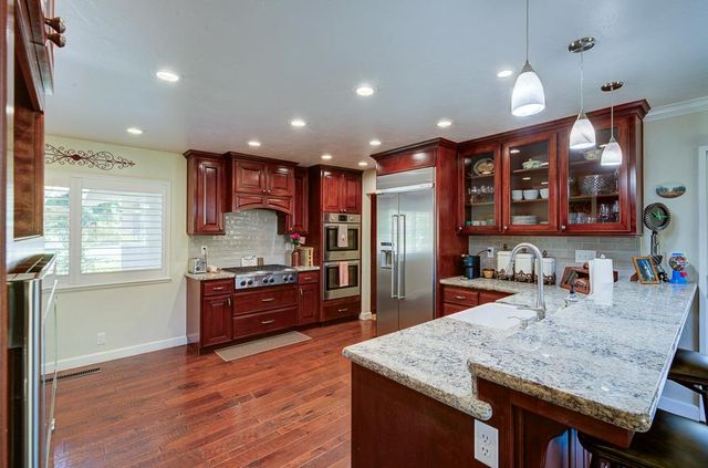 1059 W Stuart Avenue, Fresno, CA 93711