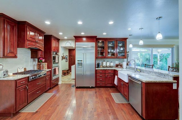 1059 W Stuart Avenue, Fresno, CA 93711