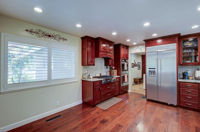 1059 W Stuart Avenue, Fresno, CA 93711