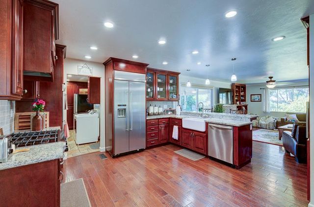 1059 W Stuart Avenue, Fresno, CA 93711