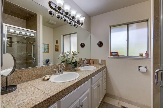 1059 W Stuart Avenue, Fresno, CA 93711