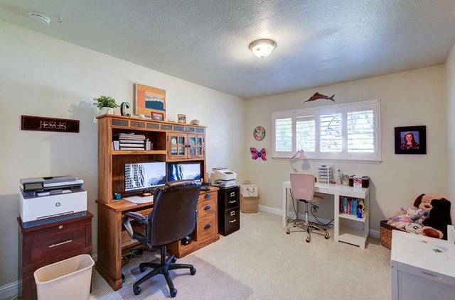 1059 W Stuart Avenue, Fresno, CA 93711