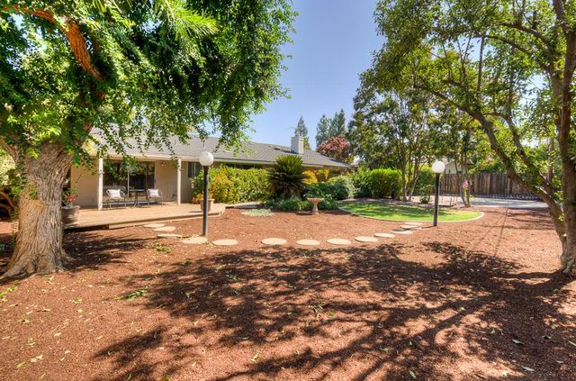1059 W Stuart Avenue, Fresno, CA 93711