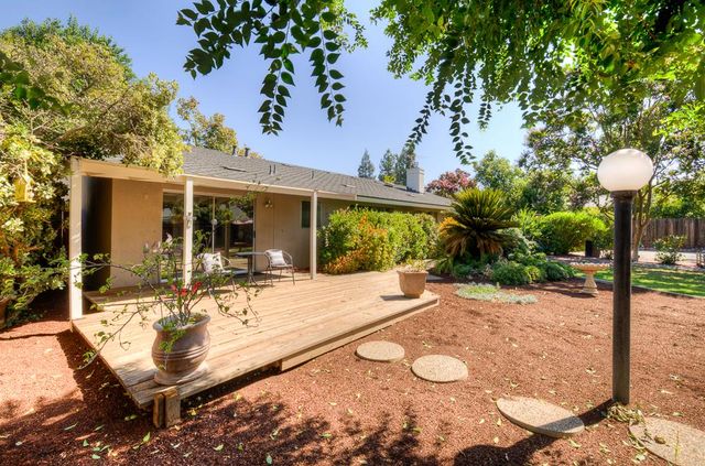 1059 W Stuart Avenue, Fresno, CA 93711