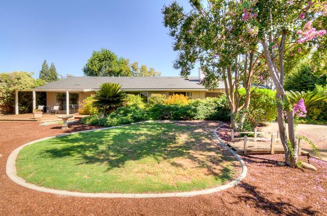 1059 W Stuart Avenue, Fresno, CA 93711