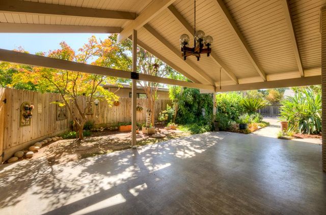 1059 W Stuart Avenue, Fresno, CA 93711