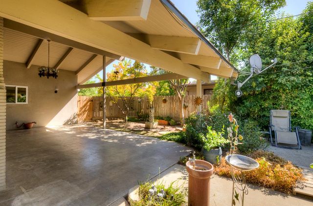 1059 W Stuart Avenue, Fresno, CA 93711