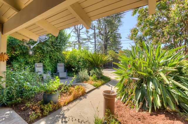 1059 W Stuart Avenue, Fresno, CA 93711
