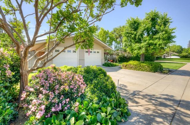 1059 W Stuart Avenue, Fresno, CA 93711
