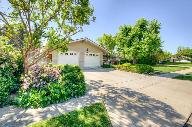 1059 W Stuart Avenue, Fresno, CA 93711