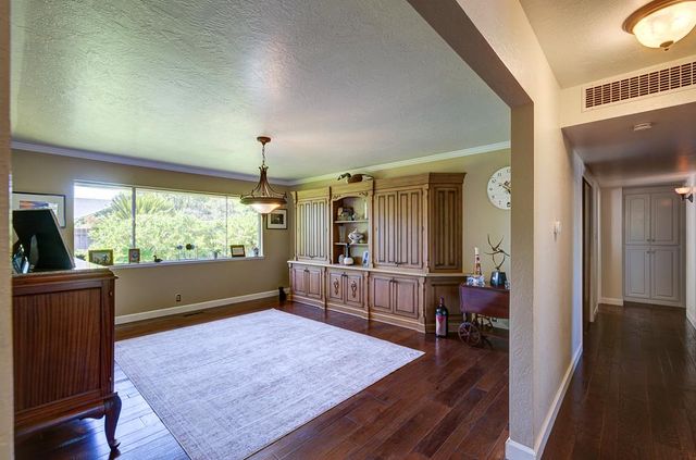 1059 W Stuart Avenue, Fresno, CA 93711