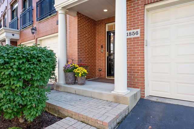 1856 Admiral Court, Glenview, IL 60026