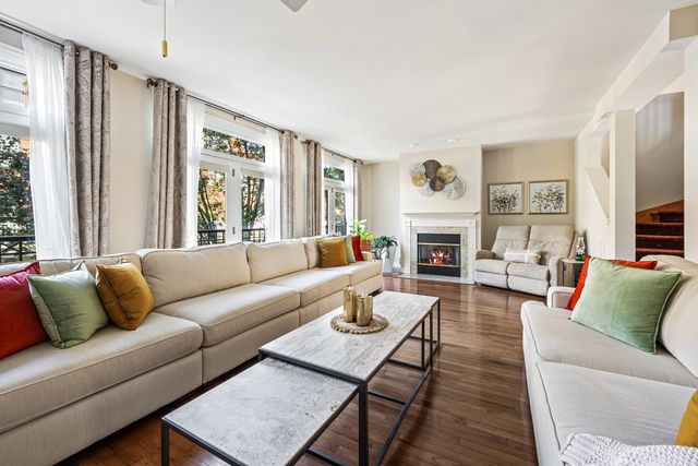 1856 Admiral Court, Glenview, IL 60026