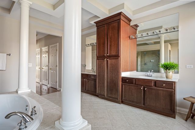 1856 Admiral Court, Glenview, IL 60026