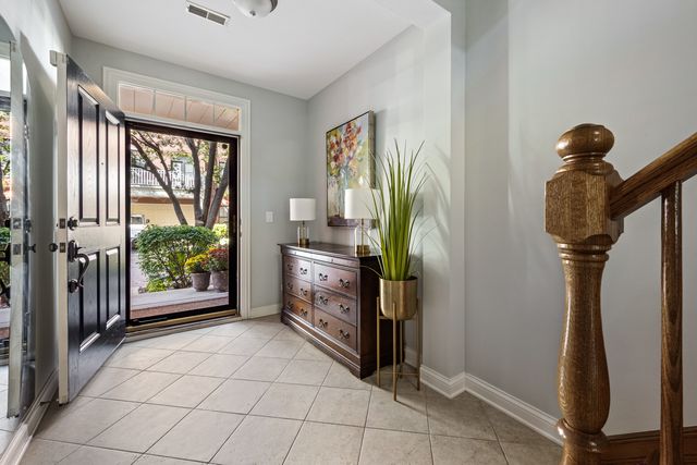 1856 Admiral Court, Glenview, IL 60026