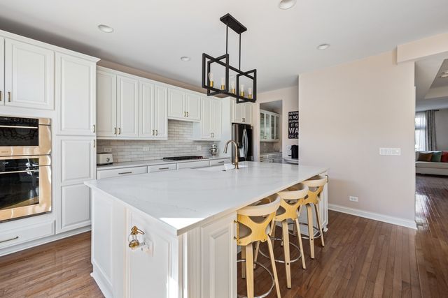 1856 Admiral Court, Glenview, IL 60026