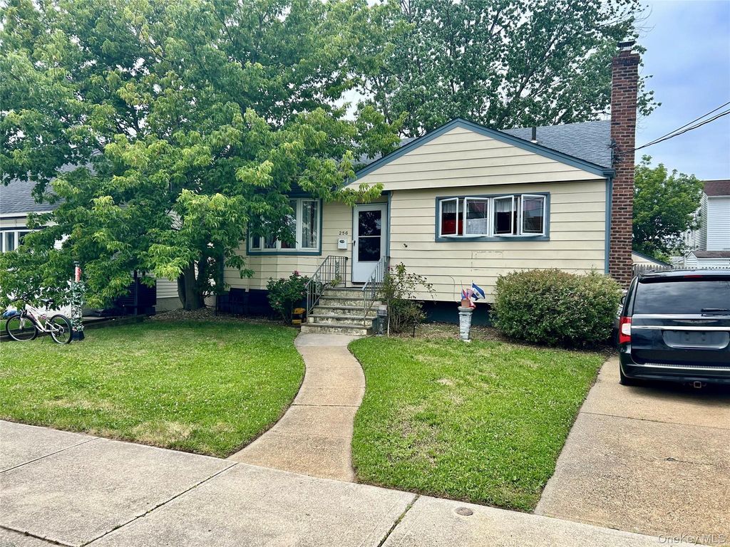 256 Westside Avenue, Freeport, NY 11520