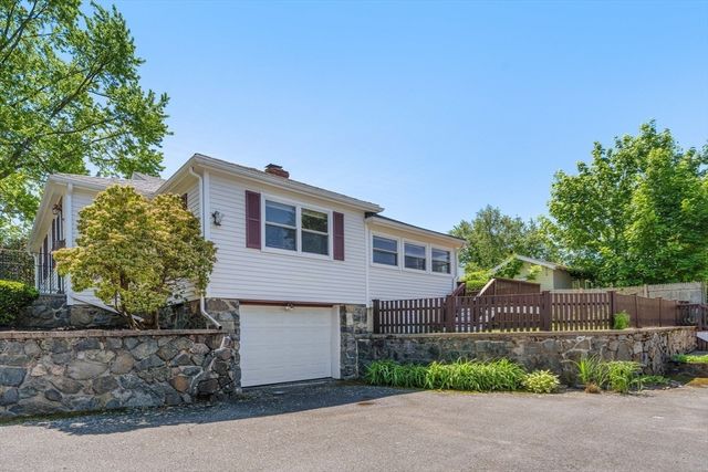 66 Overlook Rd, Marblehead, MA 01945