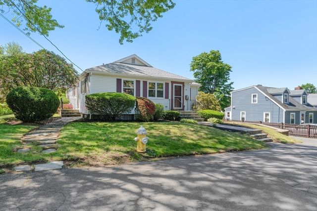 66 Overlook Rd, Marblehead, MA 01945