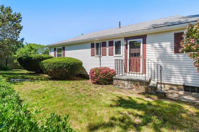66 Overlook Rd, Marblehead, MA 01945