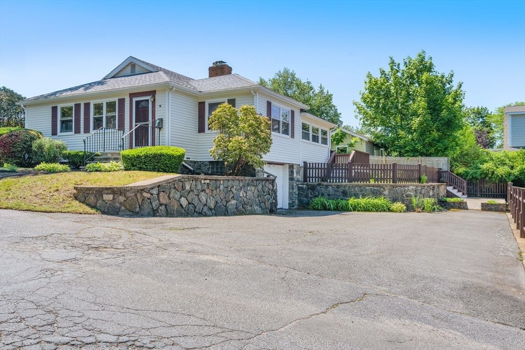 66 Overlook Rd, Marblehead, MA 01945