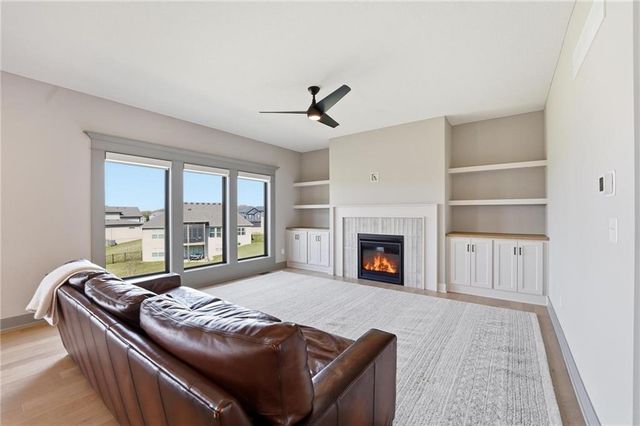 7080 NW Forest Lakes Drive, Parkville, MO 64152