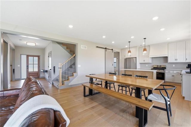 7080 NW Forest Lakes Drive, Parkville, MO 64152