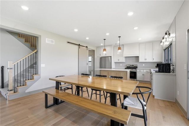 7080 NW Forest Lakes Drive, Parkville, MO 64152