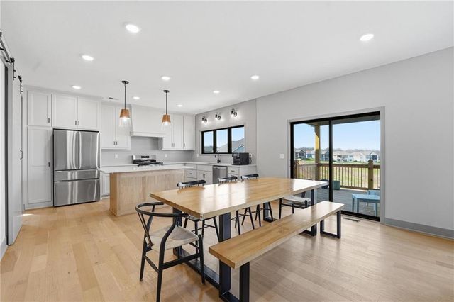 7080 NW Forest Lakes Drive, Parkville, MO 64152