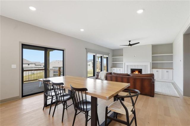 7080 NW Forest Lakes Drive, Parkville, MO 64152