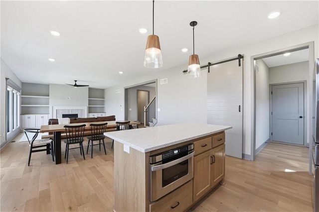 7080 NW Forest Lakes Drive, Parkville, MO 64152