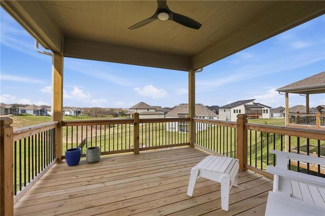 7080 NW Forest Lakes Drive, Parkville, MO 64152