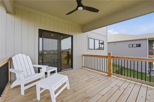 7080 NW Forest Lakes Drive, Parkville, MO 64152