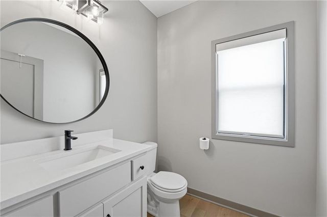 7080 NW Forest Lakes Drive, Parkville, MO 64152