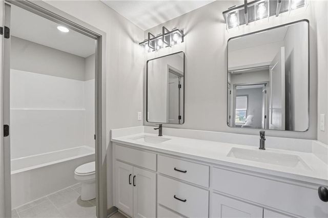 7080 NW Forest Lakes Drive, Parkville, MO 64152