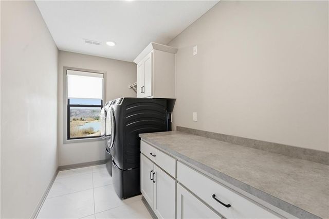 7080 NW Forest Lakes Drive, Parkville, MO 64152