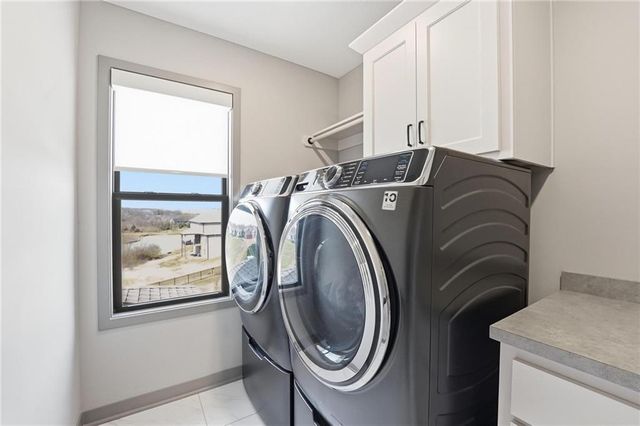 7080 NW Forest Lakes Drive, Parkville, MO 64152