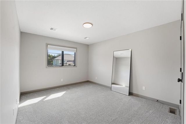 7080 NW Forest Lakes Drive, Parkville, MO 64152