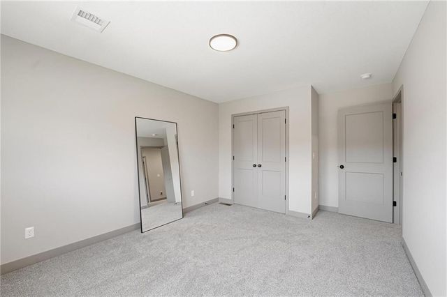 7080 NW Forest Lakes Drive, Parkville, MO 64152