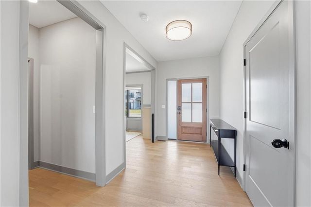 7080 NW Forest Lakes Drive, Parkville, MO 64152