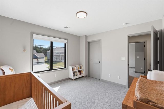 7080 NW Forest Lakes Drive, Parkville, MO 64152