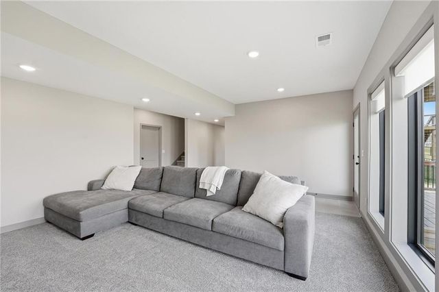 7080 NW Forest Lakes Drive, Parkville, MO 64152