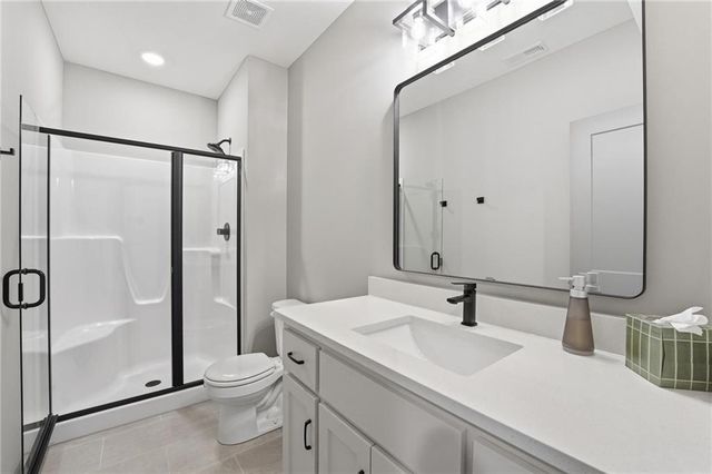 7080 NW Forest Lakes Drive, Parkville, MO 64152