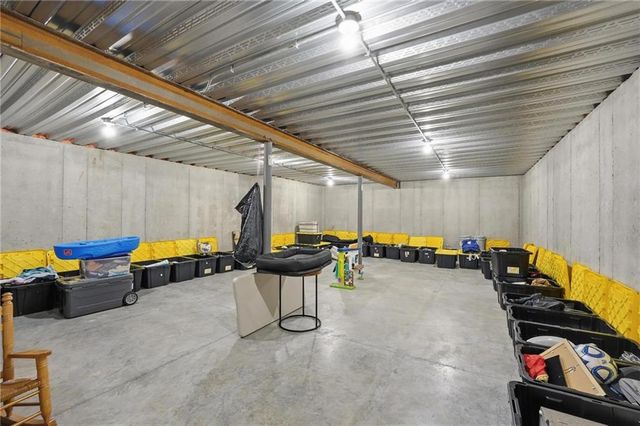 7080 NW Forest Lakes Drive, Parkville, MO 64152